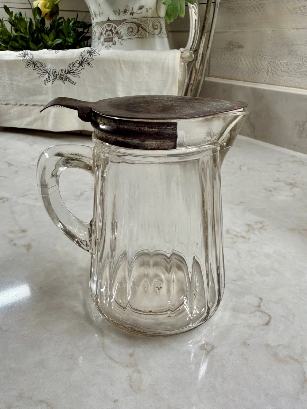VINTAGE, ANCHOR HOCKING, GLASS SYRUP JAR WITH LID
